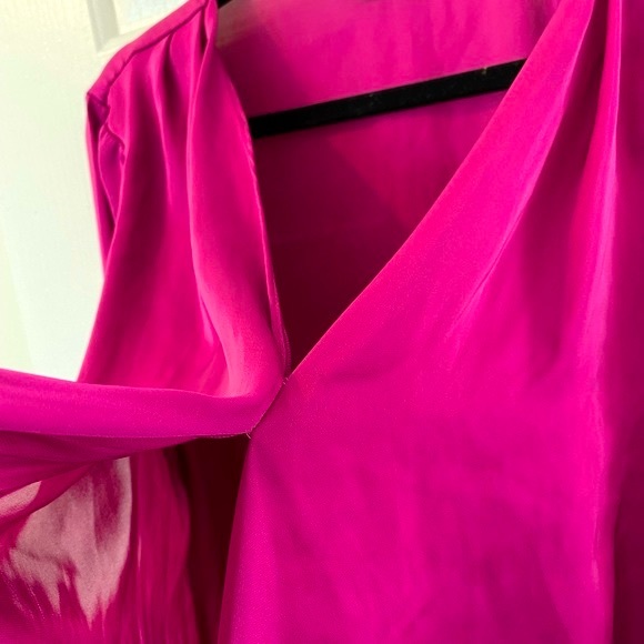 ✨Host Pick✨Silk Wrist Detailed 80’s Style Blouse - Picture 15 of 17